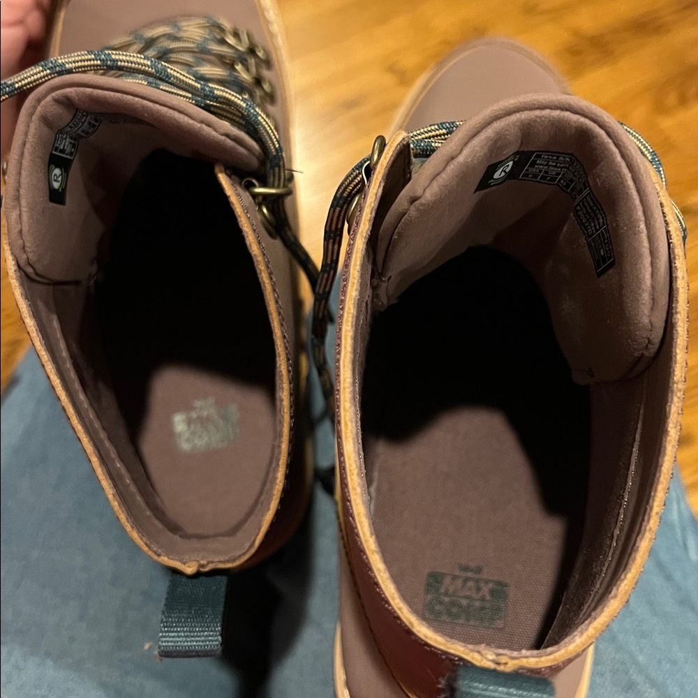 HOST PICK 🎉🎉 Teva Women’s Fashion Lace Up Boots, TTS, Size 9 - Picture 12 of 12